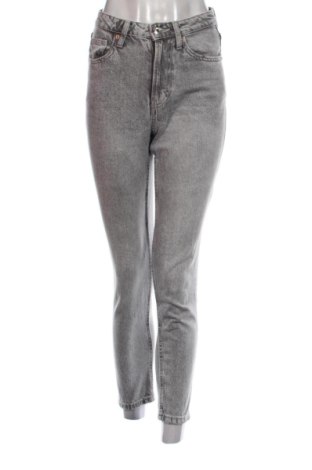 Dámské džíny  Bershka, Velikost S, Barva Šedá, Cena  340,00 Kč, #137620239
