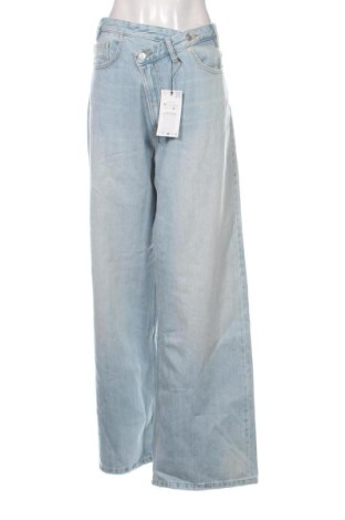 Дамски дънки Zara, Размер L, Цвят Син, Цена 37,40 €, #137643888