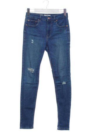 Damskie jeansy Bershka, Rozmiar S, Kolor Niebieski, Cena 55,04 zł, #137606114