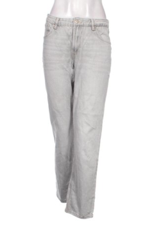 Blugi de femei Bershka, Mărime M, Culoare Gri, Preț 80,00 Lei, #137614114