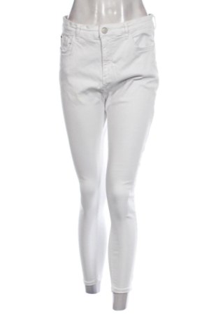 Дамски дънки Marks & Spencer, Размер L, Цвят Бял, Цена 15,43 €, #137644349