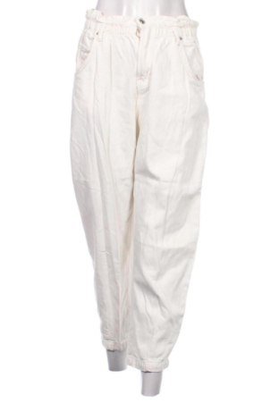 Damen Jeans Bershka, Größe M, Farbe Ecru, Preis € 15,00, #137648384