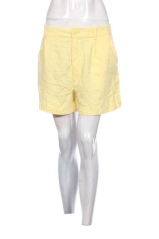 Pantaloni scurți de femei Stradivarius, Mărime L, Culoare Galben, Preț 56,84 Lei, #137654452