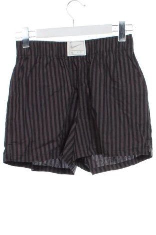 Дамски къс панталон Nike, Размер XS, Цвят Многоцветен, Цена 31,18 €, #137608268