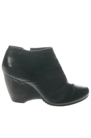 Dámské boty  Clarks, Velikost 39, Barva Černá, Cena  1 255,00 Kč, #137631316