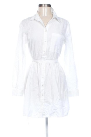 Rochie Stradivarius, Mărime M, Culoare Alb, Preț 67,99 Lei, #137594311