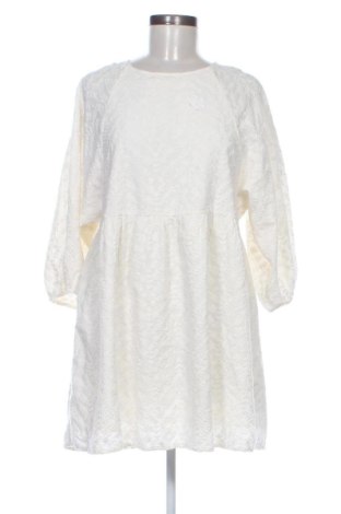Šaty  Pull&Bear, Veľkosť M, Farba Kremová, Cena  37,34 €, #137620762