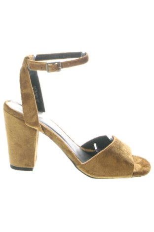 Сандали New Look, Размер 37, Цвят Жълт, Цена 19,00 €, #137604209