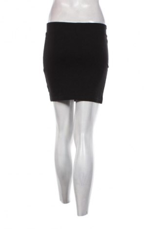 Пола H&M Divided, Размер S, Цвят Черен, Цена 2,04 €