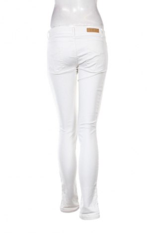 Γυναικείο Τζίν Zara, Μέγεθος S, Χρώμα Λευκό, Τιμή 10,99 €