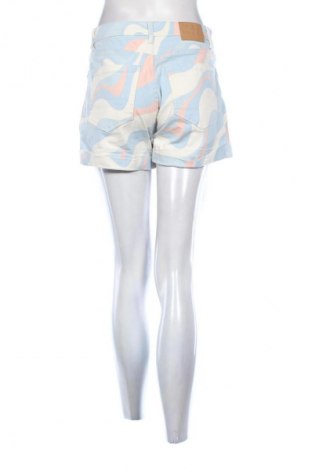 Dámské kraťasy  Bershka, Velikost M, Barva Vícebarevné, Cena  99,00 Kč