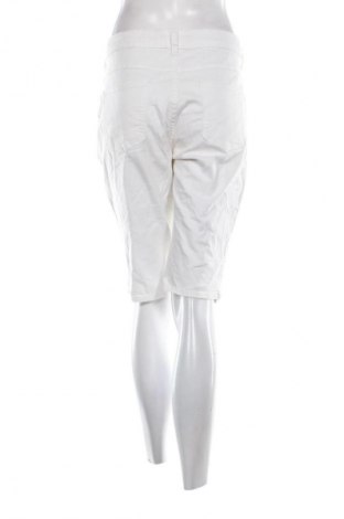 Γυναικείο κοντό παντελόνι C&A, Μέγεθος XL, Χρώμα Λευκό, Τιμή 6,99 €