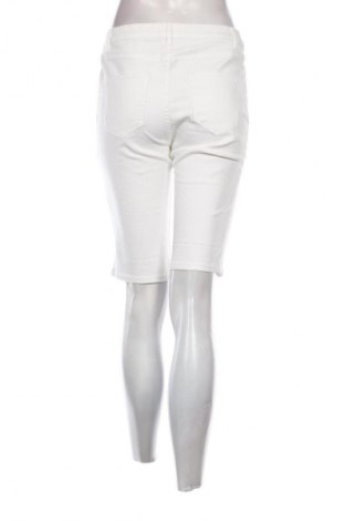 Дамски къс панталон Camaieu, Размер M, Цвят Бял, Цена 3,57 €