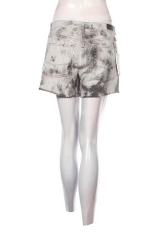 Дамски къс панталон Cross Jeans, Размер M, Цвят Многоцветен, Цена 6,13 €