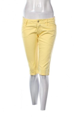 Női rövidnadrág Fishbone, Méret M, Szín Sárga, Ár 3 120 Ft