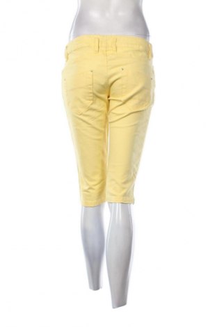 Női rövidnadrág Fishbone, Méret M, Szín Sárga, Ár 3 120 Ft