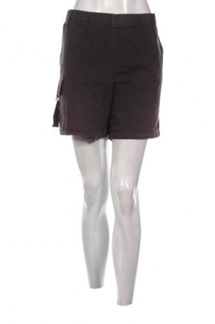 Дамски къс панталон Unbranded, Размер XL, Цвят Сив, Цена 3,57 €