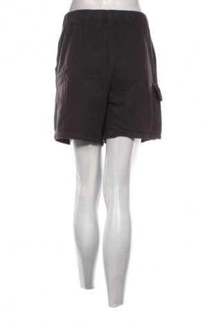 Дамски къс панталон Unbranded, Размер XL, Цвят Сив, Цена 3,57 €