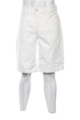 Pantaloni scurți de bărbați Calvin Klein Jeans, Mărime M, Culoare Alb, Preț 203,99 Lei, #133192341