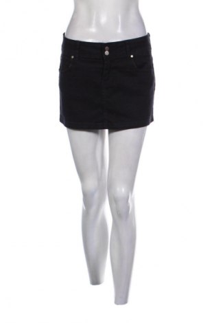 Пола Bershka, Размер S, Цвят Черен, Цена 4,60 €