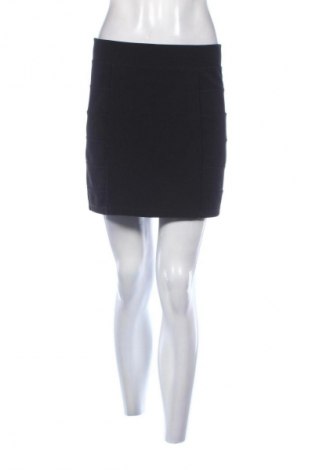 Пола H&M Divided, Размер M, Цвят Черен, Цена 2,04 €