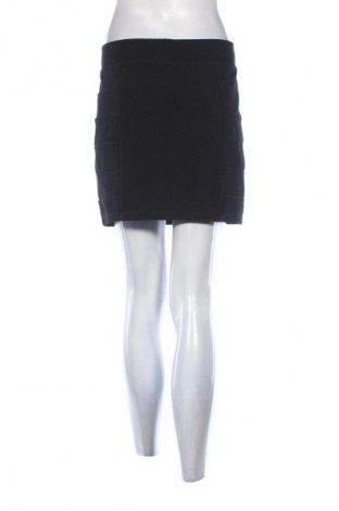 Пола H&M Divided, Размер M, Цвят Черен, Цена 2,04 €