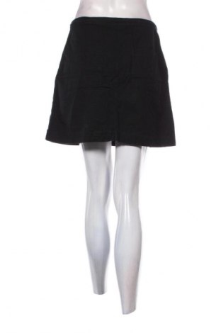 Пола Hennes, Размер M, Цвят Черен, Цена 3,57 €