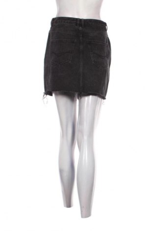 Пола Pull&Bear, Размер M, Цвят Черен, Цена 7,66 €