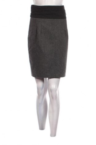 Пола Reserved, Размер S, Цвят Сив, Цена 3,57 €