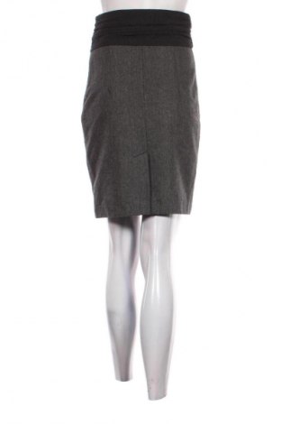 Пола Reserved, Размер S, Цвят Сив, Цена 3,57 €