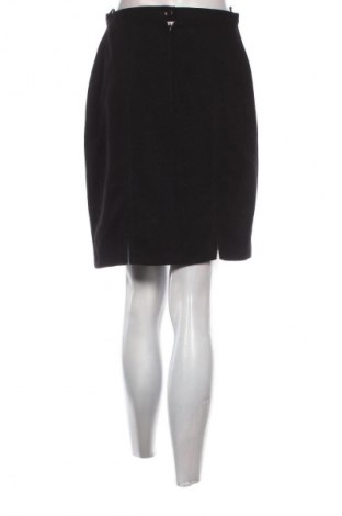 Пола Unbranded, Размер S, Цвят Черен, Цена 4,09 €