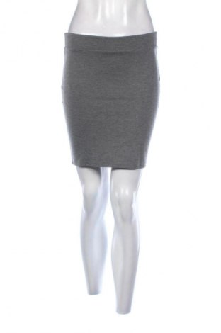 Пола Yfl Reserved, Размер M, Цвят Сив, Цена 2,04 €