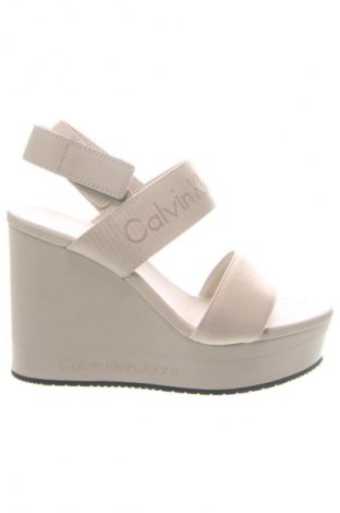 Сандали Calvin Klein Jeans, Размер 39, Цвят Бежов, Цена 66,46 €, #133224385