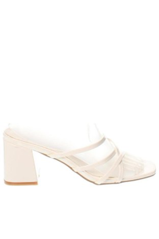 Чехли Boohoo, Размер 39, Цвят Бял, Цена 16,00 €, #137706425