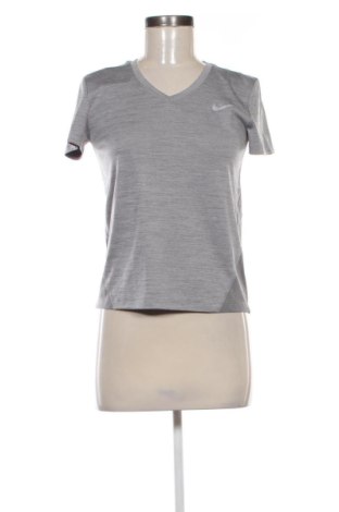 Дамска тениска Nike, Размер S, Цвят Сив, Цена 15,00 €, #137650559