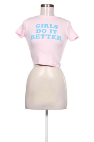Γυναικείο t-shirt Stradivarius, Μέγεθος S, Χρώμα Ρόζ , Τιμή 9,00 €, #137666177