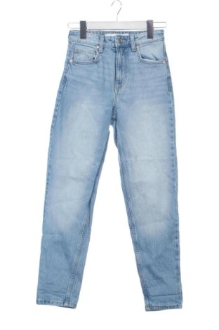 Γυναικείο Τζίν Bershka, Μέγεθος XS, Χρώμα Μπλέ, Τιμή 10,00 €, #137664449