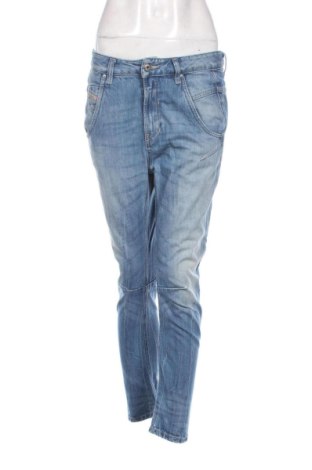 Blugi de femei Diesel, Mărime M, Culoare Albastru, Preț 293,95 Lei, #137666334