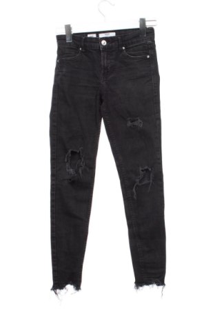 Дамски дънки Bershka, Размер XS, Цвят Черен, Цена 10,00 €, #137691419