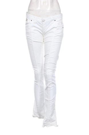 Дамски дънки Stradivarius, Размер M, Цвят Бял, Цена 13,91 €, #137695464