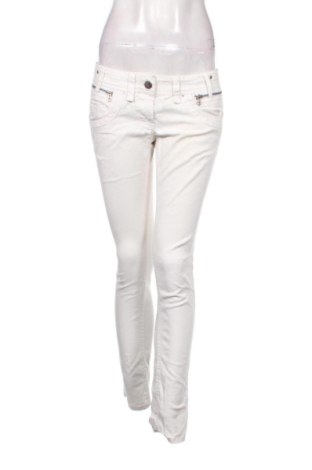 Дамски дънки River Island, Размер L, Цвят Бял, Цена 11,34 €, #137697535