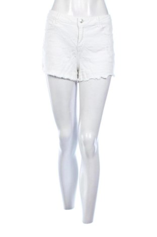 Pantaloni scurți de femei Pimkie, Mărime L, Culoare Alb, Preț 53,99 Lei, #137652868
