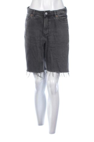 Pantaloni scurți de femei Zara, Mărime M, Culoare Gri, Preț 68,37 Lei, #137710785