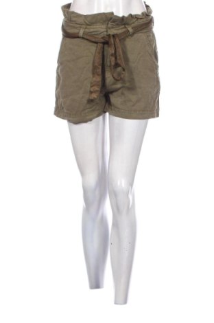 Pantaloni scurți de femei Guess, Mărime S, Culoare Verde, Preț 120,73 Lei, #137666384