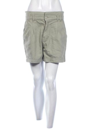 Pantaloni scurți de femei LC Waikiki, Mărime S, Culoare Verde, Preț 52,49 Lei, #137710679