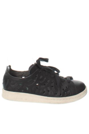 Dámske topánky  Adidas Originals, Veľkosť 34, Farba Čierna, Cena  39,68 €, #137690247