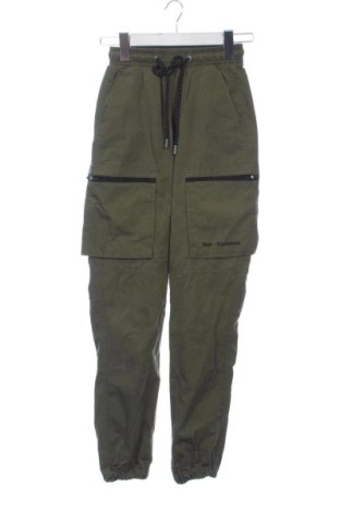 Pantaloni de femei Bershka, Mărime XS, Culoare Verde, Preț 51,00 Lei, #137654895