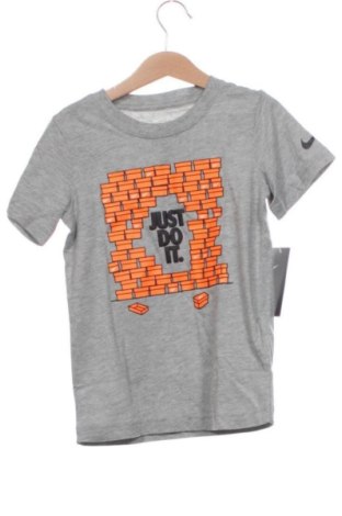 Детска тениска Nike, Размер 4-5y/ 110-116 см, Цвят Сив, Цена 23,00 €, #137684056
