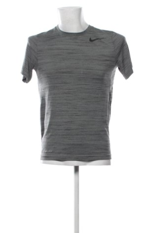 Мъжка тениска Nike, Размер S, Цвят Сив, Цена 37,40 €, #137696246