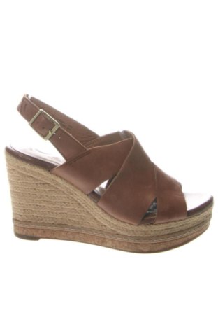 Sandály Clarks, Velikost 37, Barva Hnědá, Cena  1 553,00 Kč, #137637688